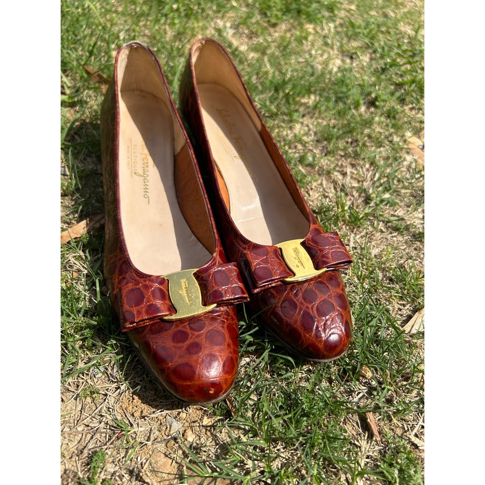 Salvatore Ferragamo Vara Pumps Women 9‎ AA Brown Croc Embossed Leather Italy